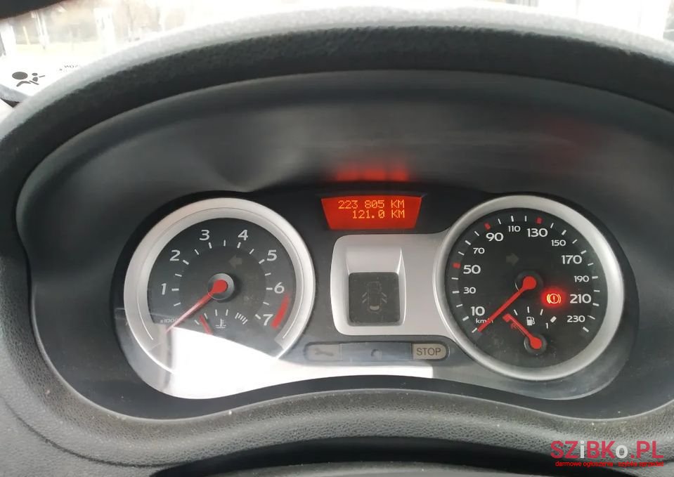 2008' Renault Clio photo #5