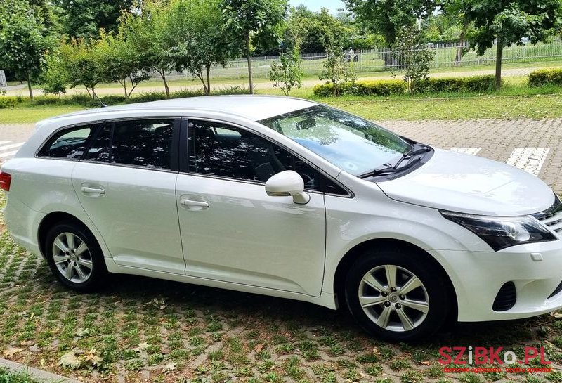 2015' Toyota Avensis Combi 1.6 Edition photo #2