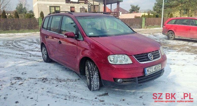 2005' Volkswagen Touran photo #2