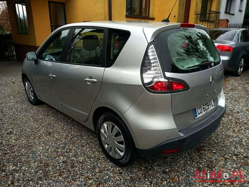 2012' Renault Scenic photo #5