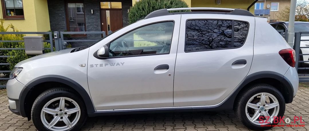 2014' Dacia Sandero photo #6