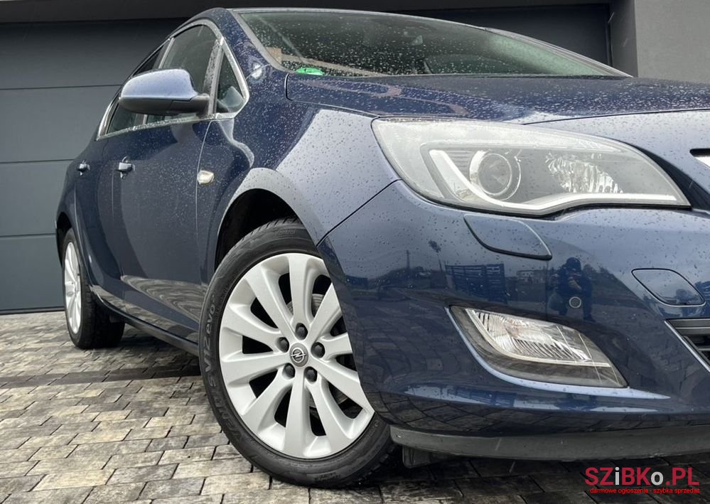 2010' Opel Astra photo #6