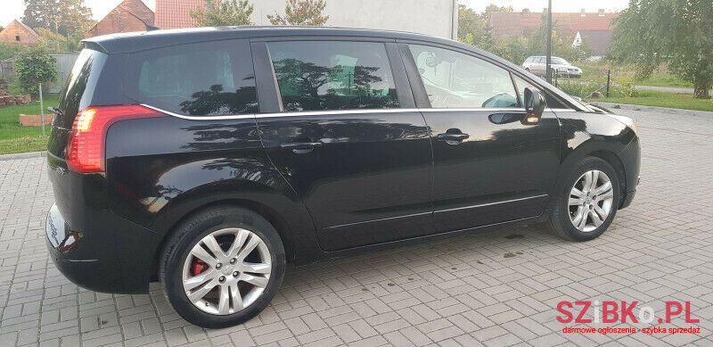 2010' Peugeot 5008 photo #2