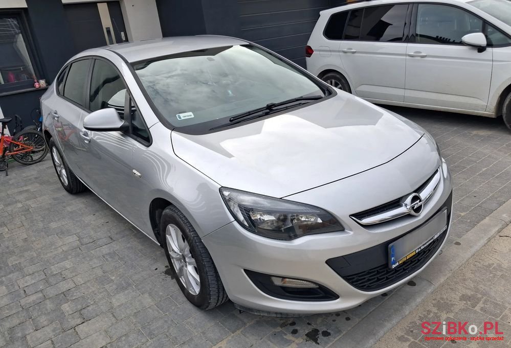 2016' Opel Astra photo #1
