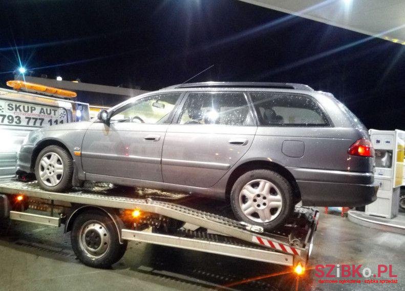 2002' Toyota Avensis photo #1