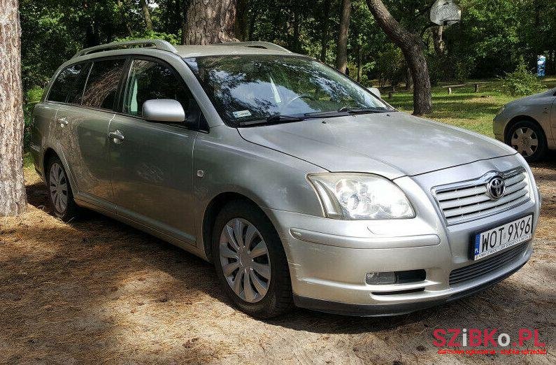 2003' Toyota Avensis photo #1