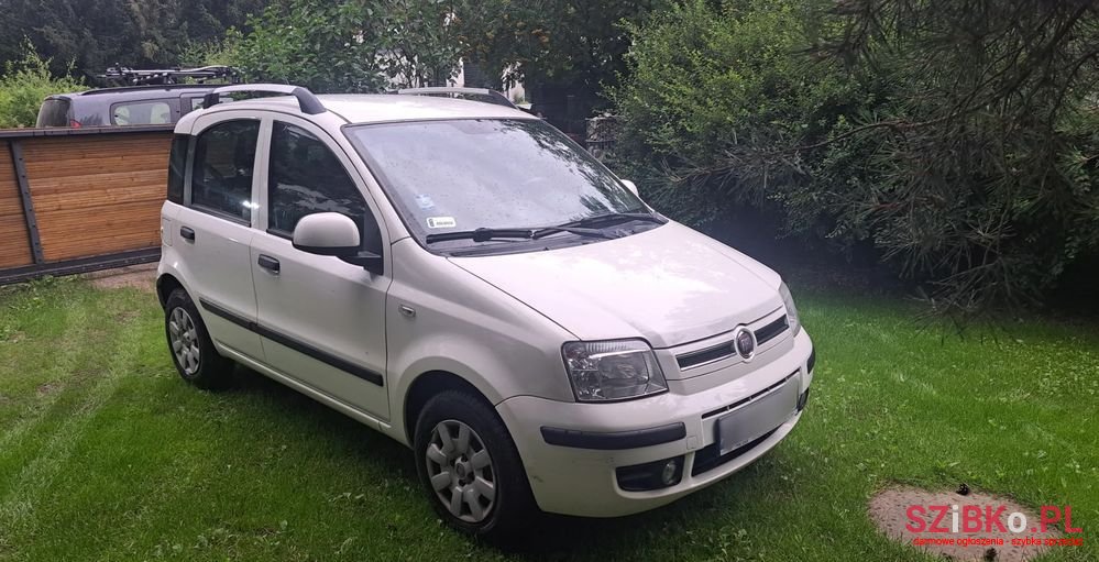 2010' Fiat Panda photo #2
