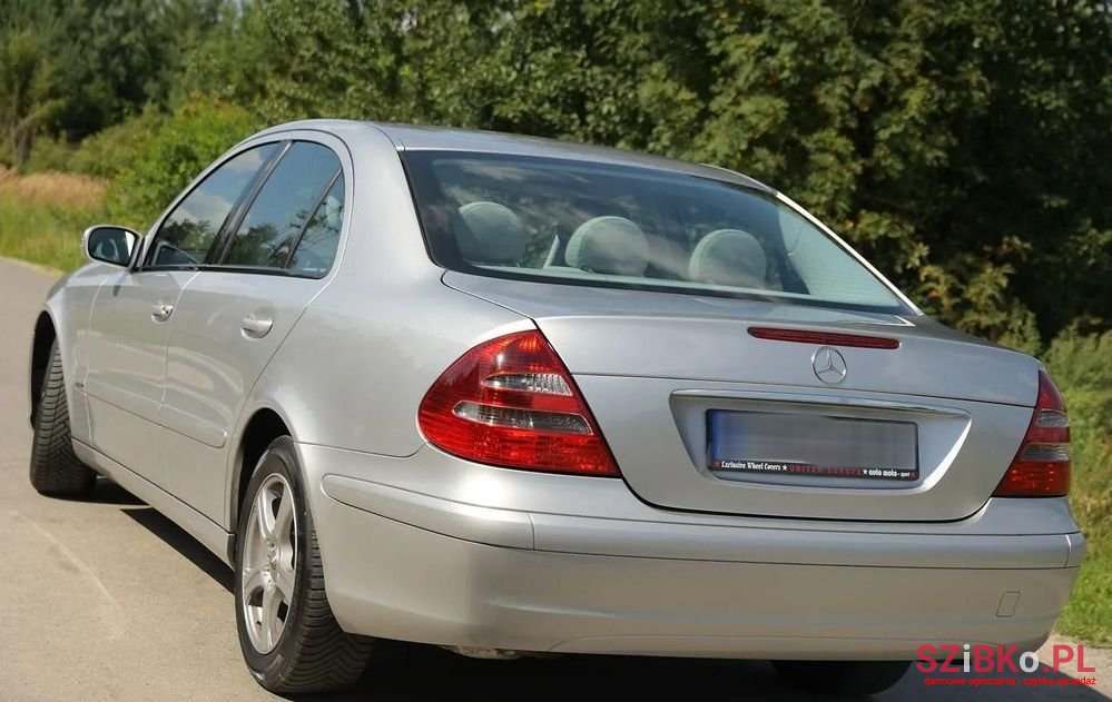 2005' Mercedes-Benz E-Class 200 photo #6