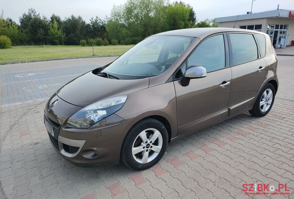 2010' Renault Scenic photo #6