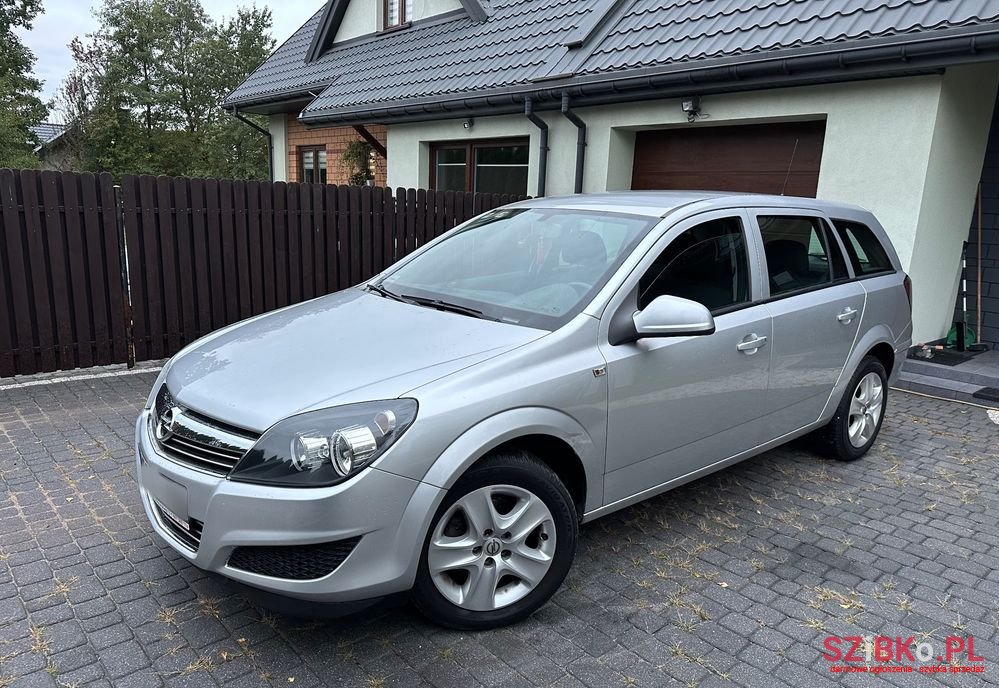 2012' Opel Astra photo #5