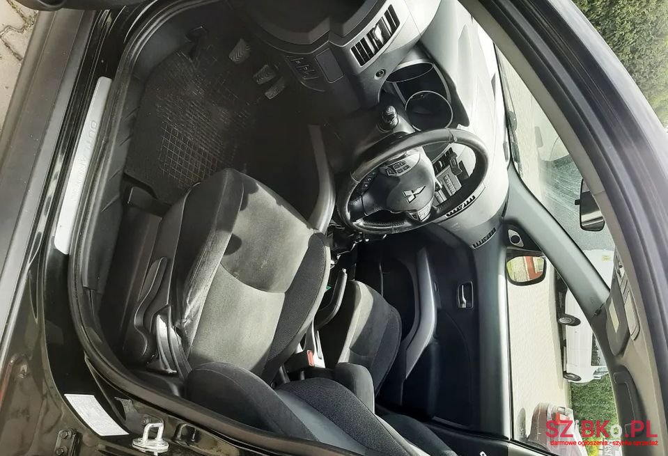 2009' Mitsubishi Outlander photo #6