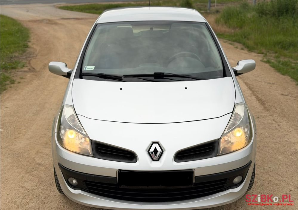 2005' Renault Clio photo #2