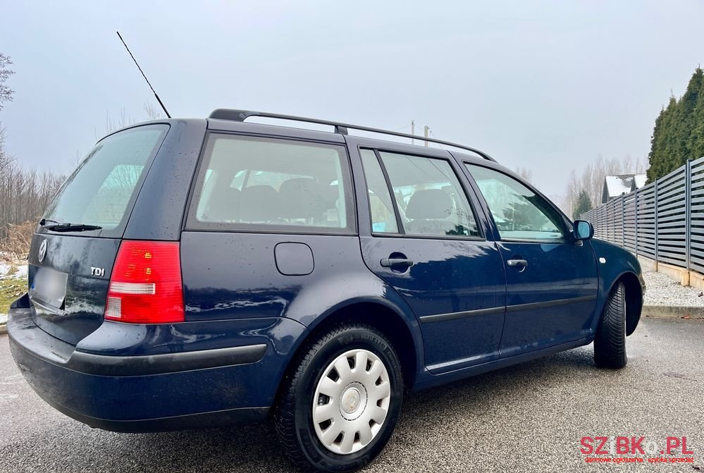 2004' Volkswagen Golf photo #4