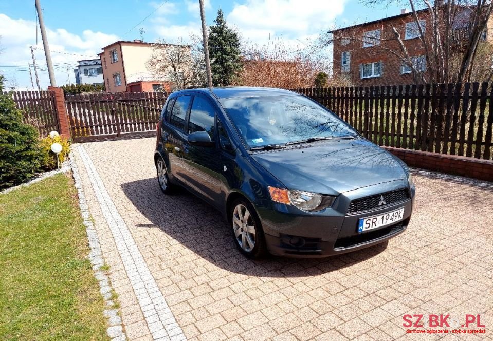 2009' Mitsubishi Colt photo #1