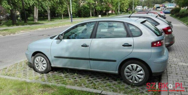 2002' SEAT Ibiza photo #1