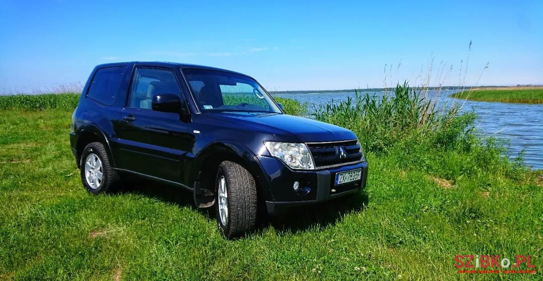 2007' Mitsubishi Pajero photo #6