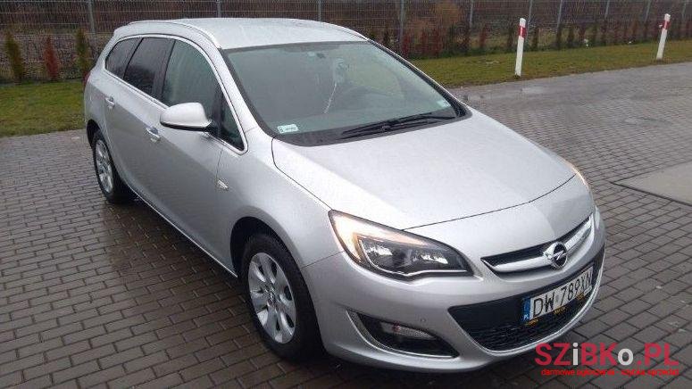 2015' Opel Astra photo #1