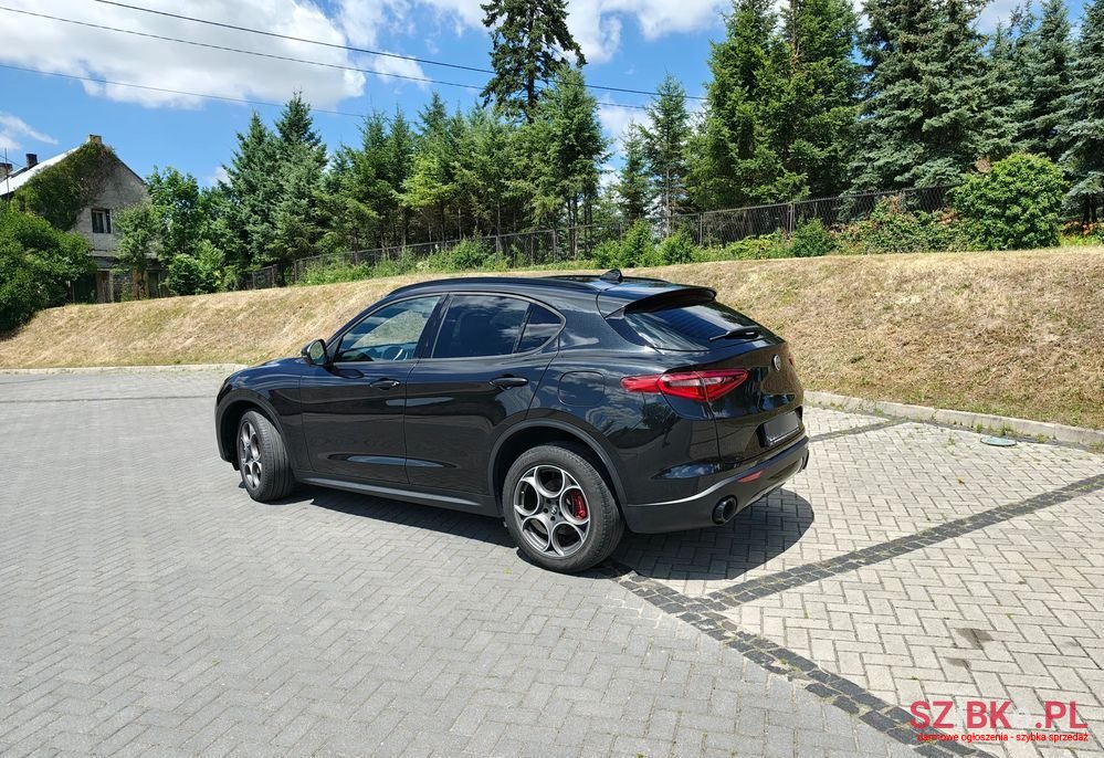 2022' Alfa Romeo Stelvio photo #5