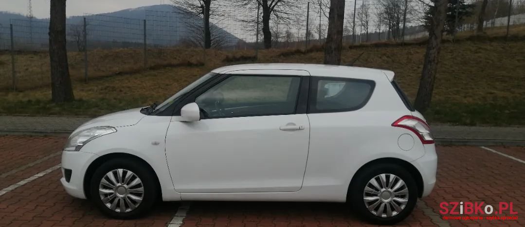 2011' Suzuki Swift photo #2