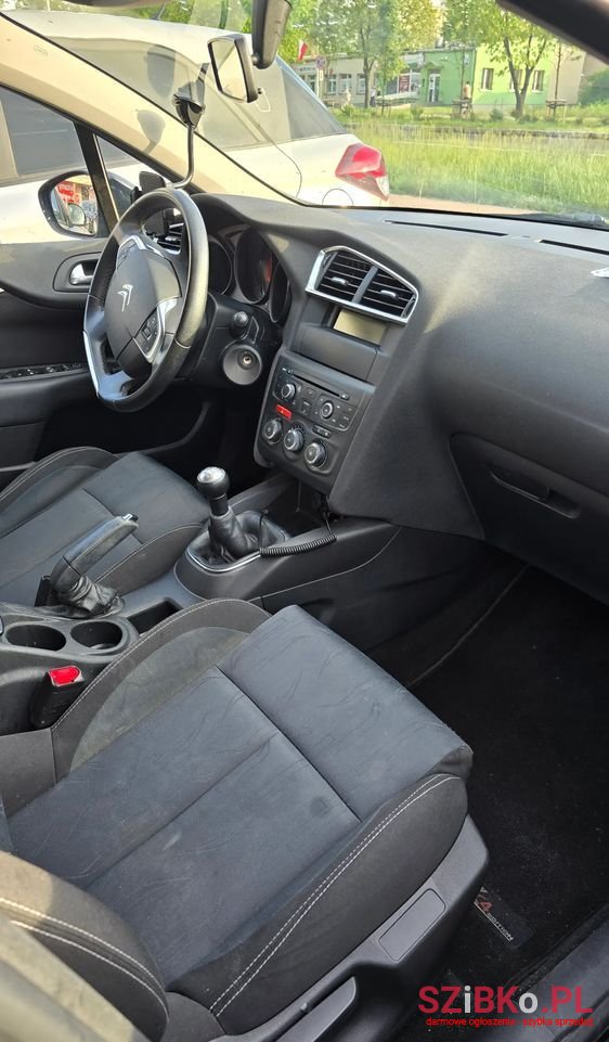 2011' Citroen C4 photo #3