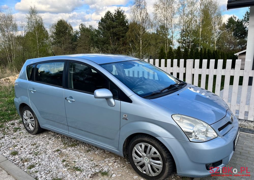 2004' Toyota Corolla Verso photo #1