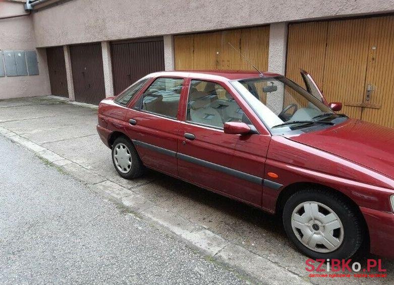 1998' Ford Escort photo #1