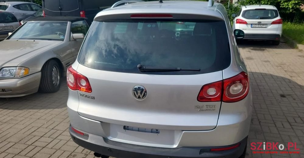 2010' Volkswagen Tiguan photo #3