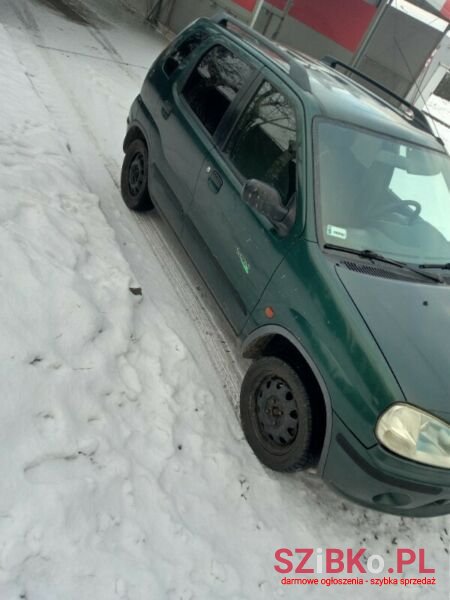 2001' Suzuki Ignis photo #2