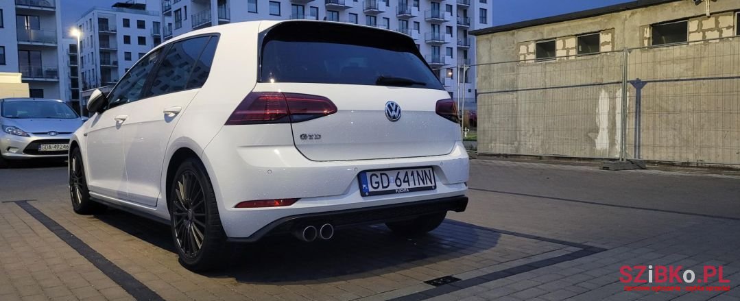 2017' Volkswagen Golf photo #3