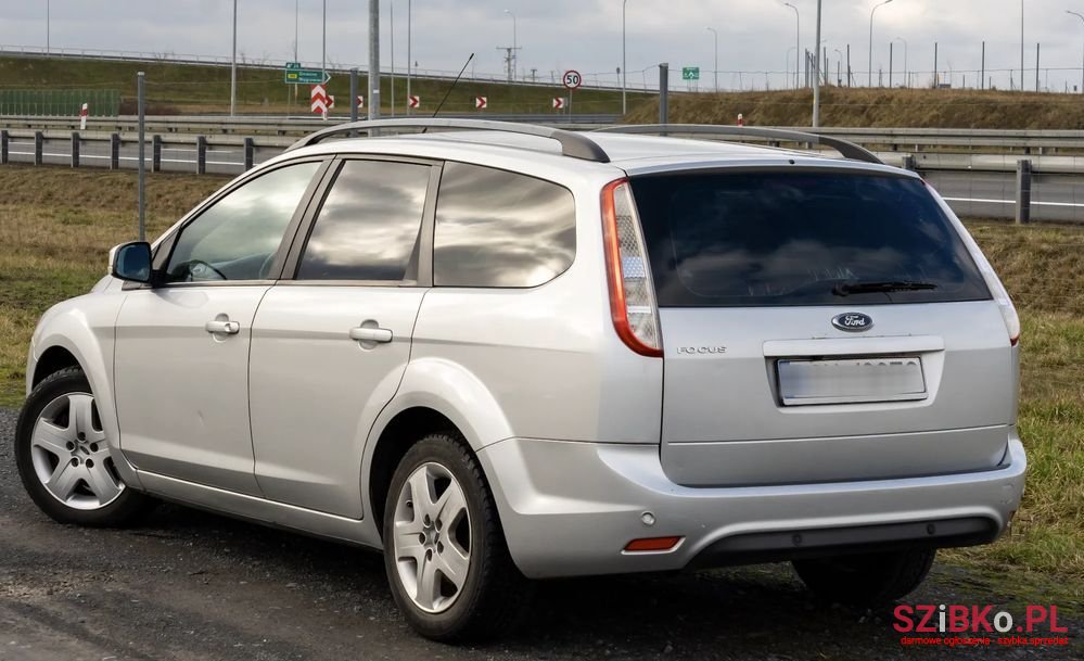 2009' Ford Focus 2.0 16V Ghia photo #3