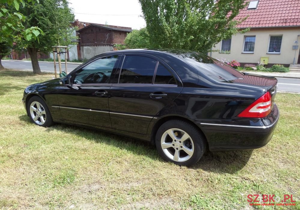 2004' Mercedes-Benz C-Class photo #3