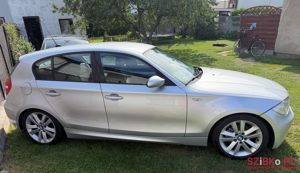2007' BMW 1 Series 118I photo #3