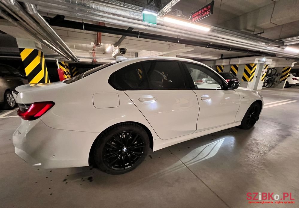 2020' BMW 3 Series 318I M Sport photo #3