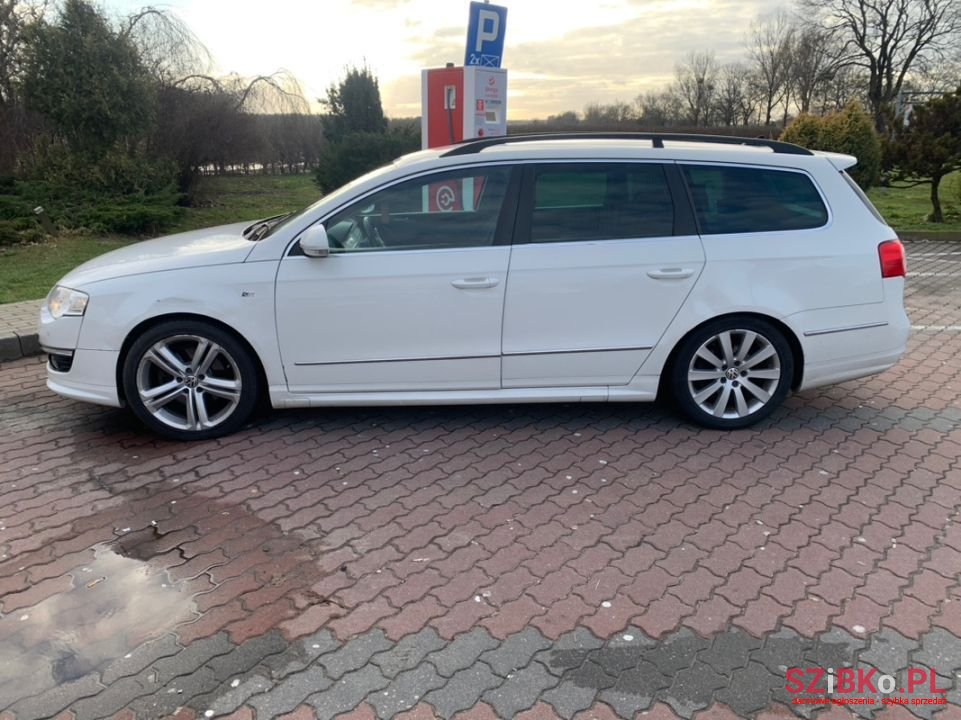 2009' Volkswagen Passat photo #1