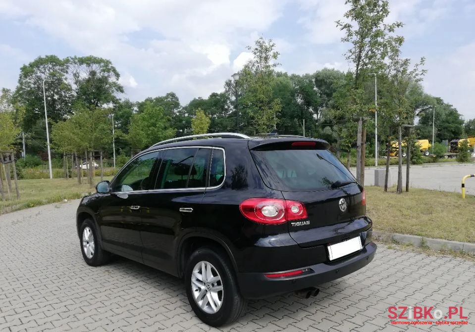 2011' Volkswagen Tiguan photo #4