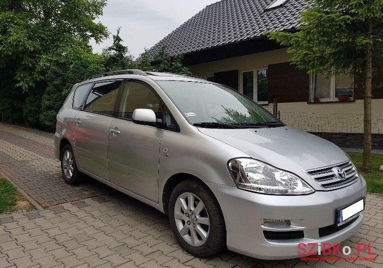 2005' Toyota Avensis photo #1