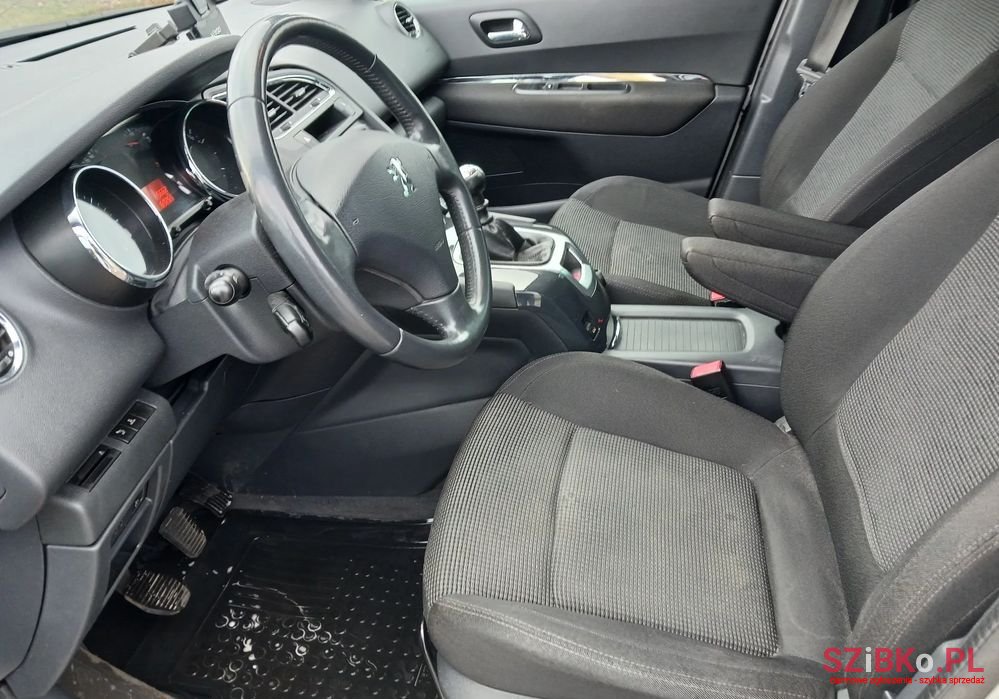 2009' Peugeot 5008 photo #6