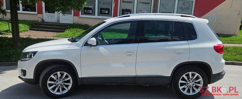 2011' Volkswagen Tiguan photo #3