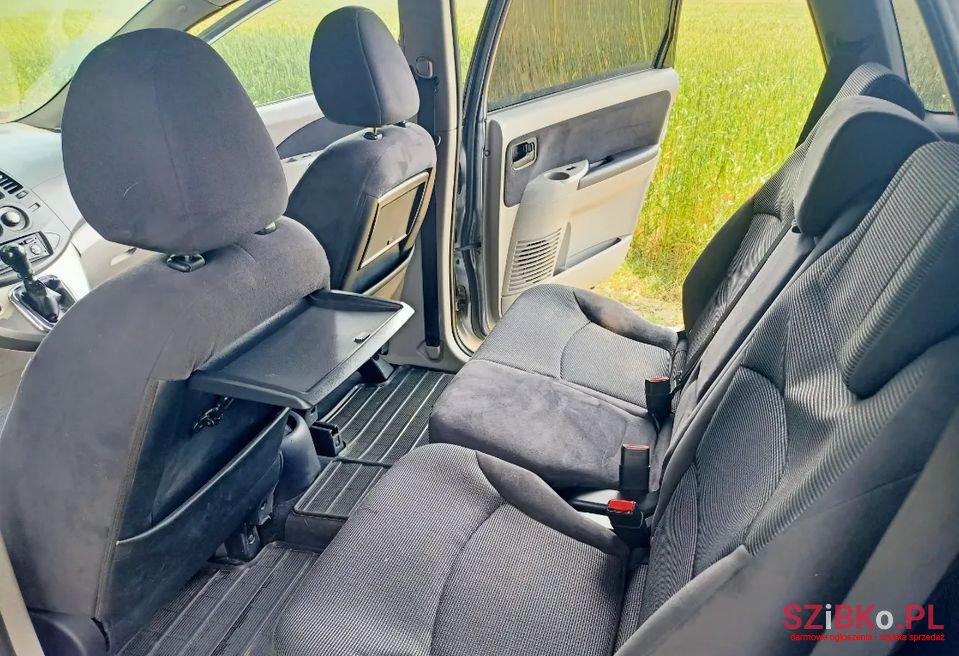 2006' Mitsubishi Grandis photo #6