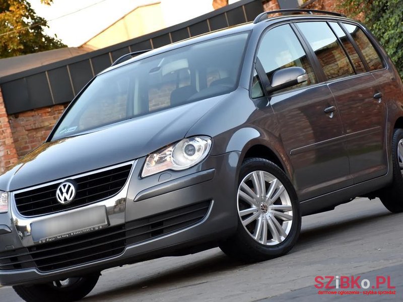 2007' Volkswagen Touran photo #1