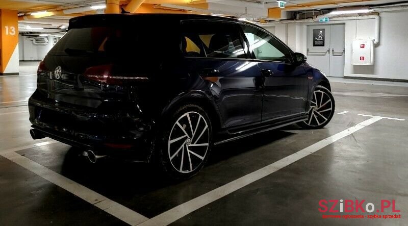 2017' Volkswagen Golf photo #1