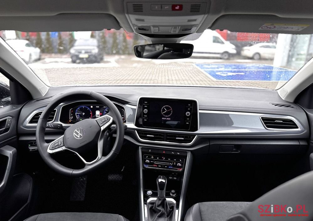 2024' Volkswagen T-Roc photo #4
