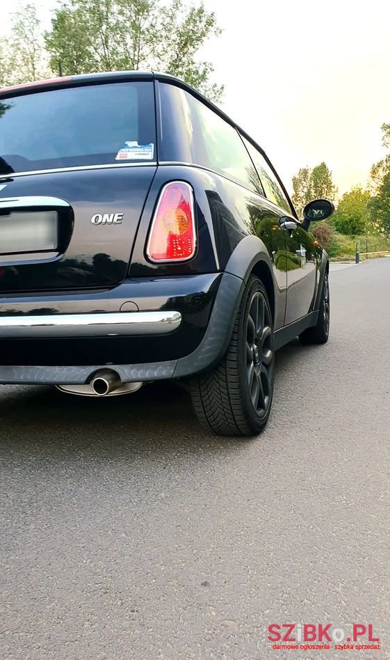 2004' MINI One Standard photo #2