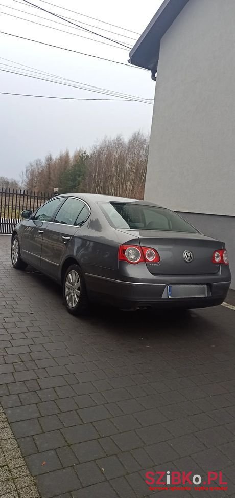 2005' Volkswagen Passat photo #2