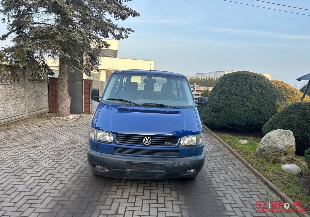 2001' Volkswagen Transporter Caravelle photo #1