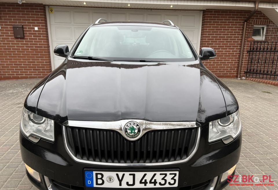 2011' Skoda Superb Comfort photo #1