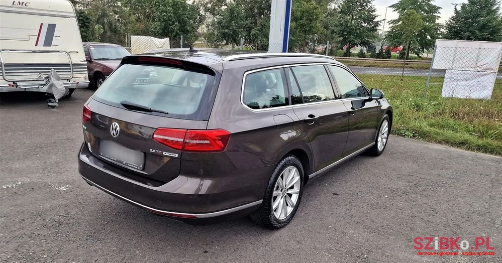 2015' Volkswagen Passat photo #2