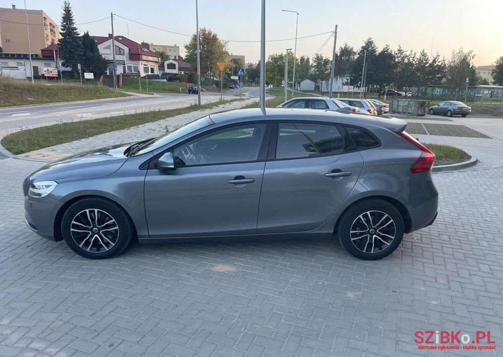 2017' Volvo V40 photo #6