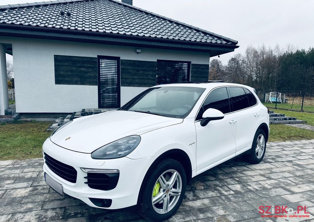 2016' Porsche Cayenne S E-Hybrid photo #3