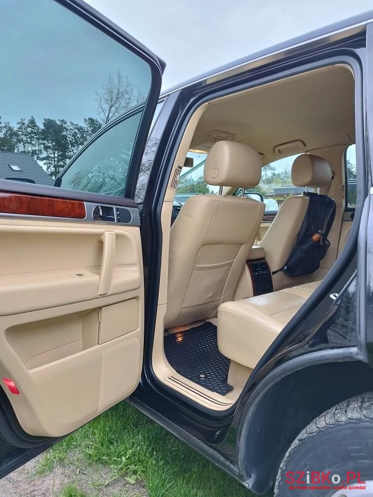 2005' Volkswagen Touareg photo #2